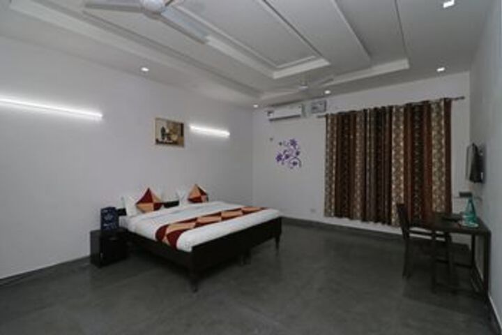Room 6 of 19