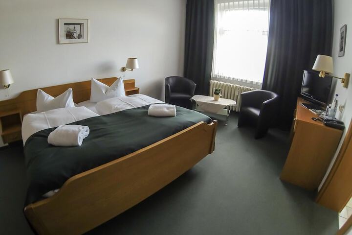 Room 12 of 33