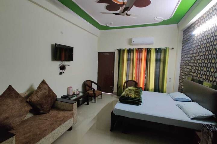 Room 7 of 13