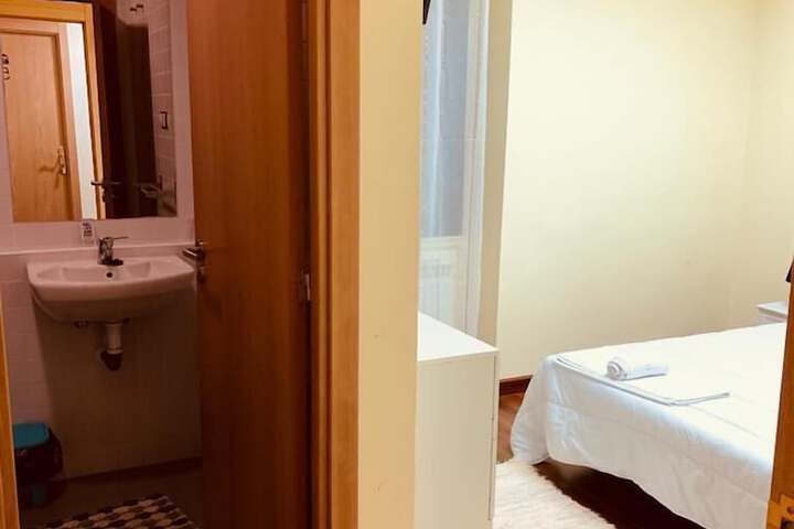 Room 13 of 37