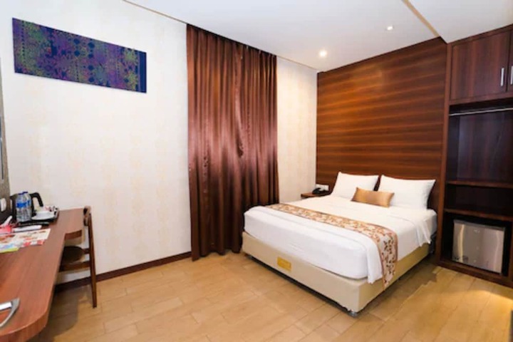 Room 4 of 20