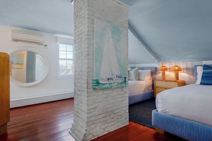 Room 10 of 70