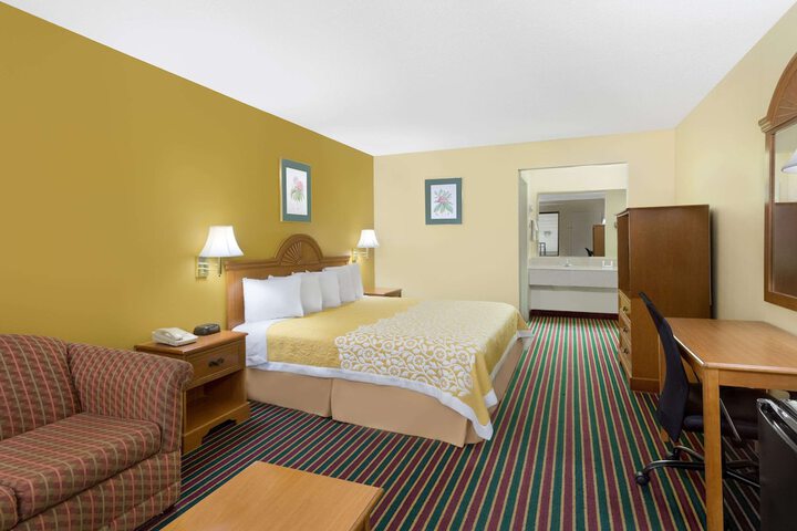 1 King Bed (1 of 13)