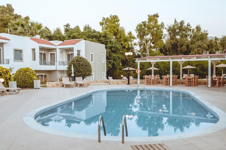 Pool 20 of 73