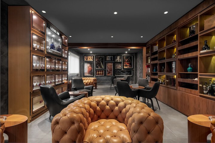 Lounge 85 of 110