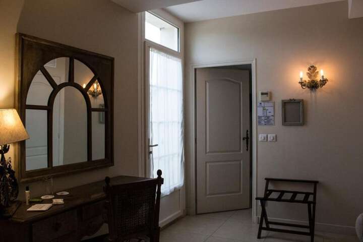 Room 13 of 34