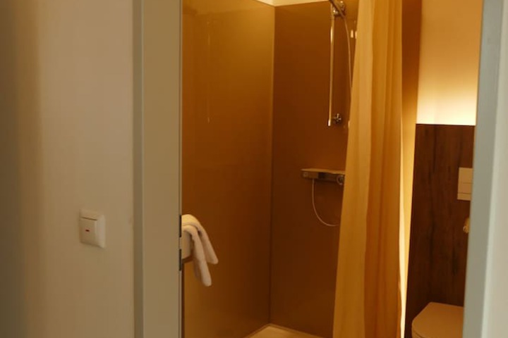 Room 47 of 64