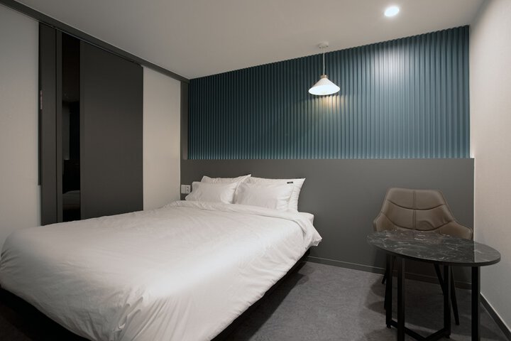 Room 15 of 40