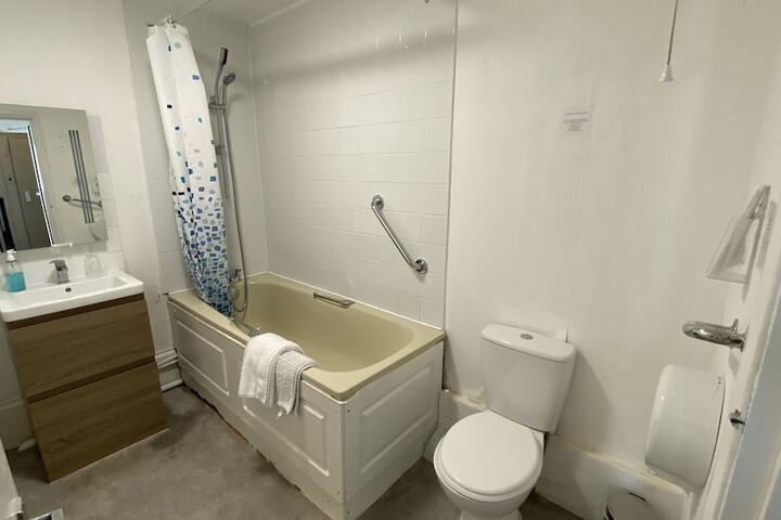 Room 72 of 86