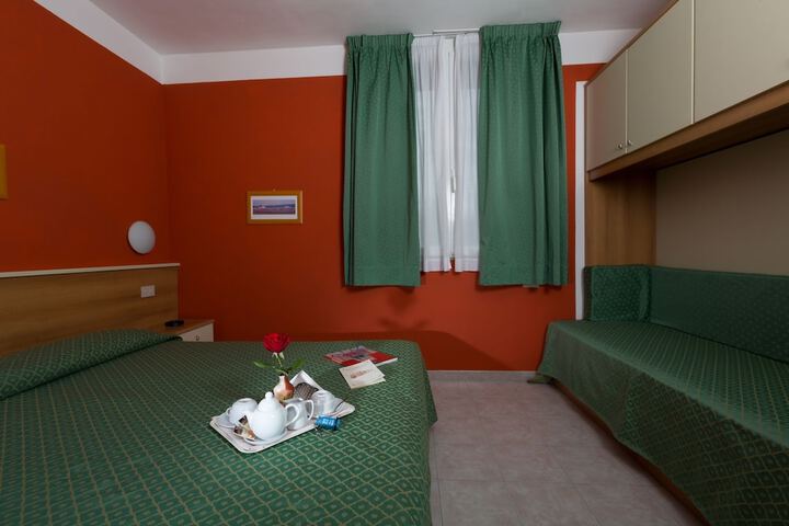 Room 7 of 28