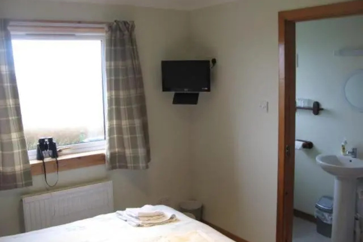 Room 6 of 11
