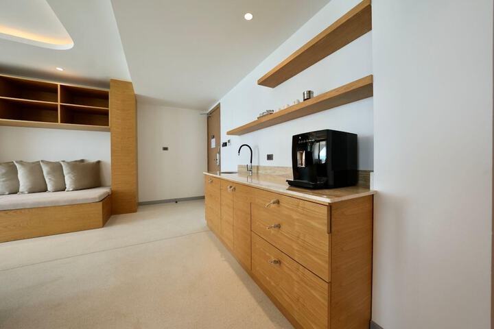 Room 11 of 118