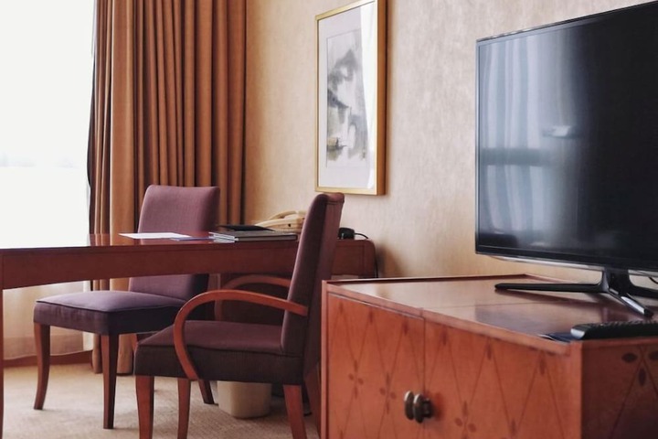 Room 10 of 96