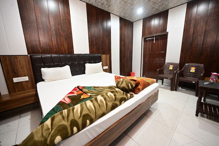 Room 9 of 20