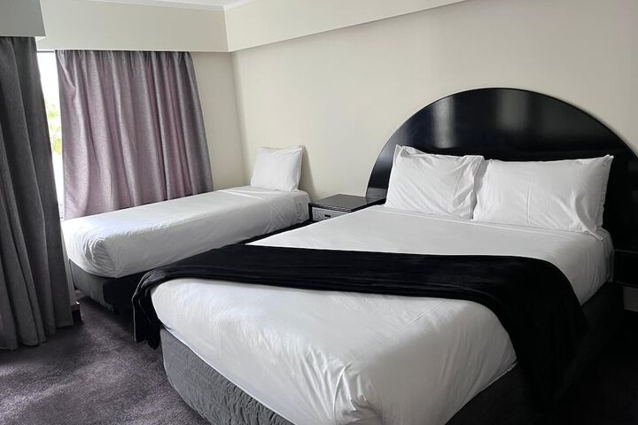 Room 5 of 10