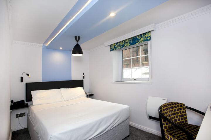 Room 9 of 66
