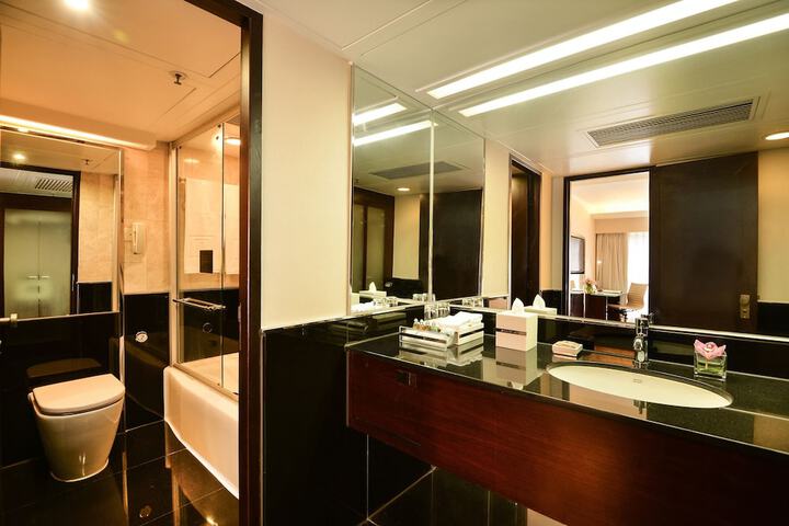 Room 34 of 65