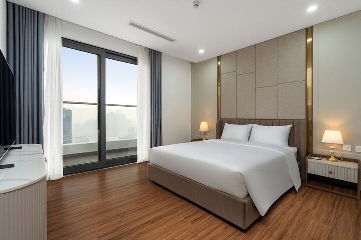 Room 9 of 42