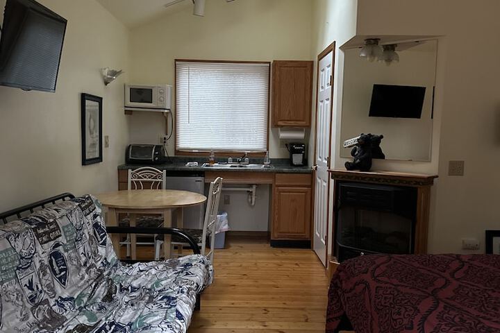 Room 15 of 83