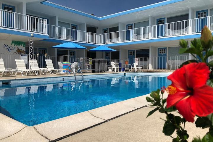 Photo of Isle of Capri Motel Pool