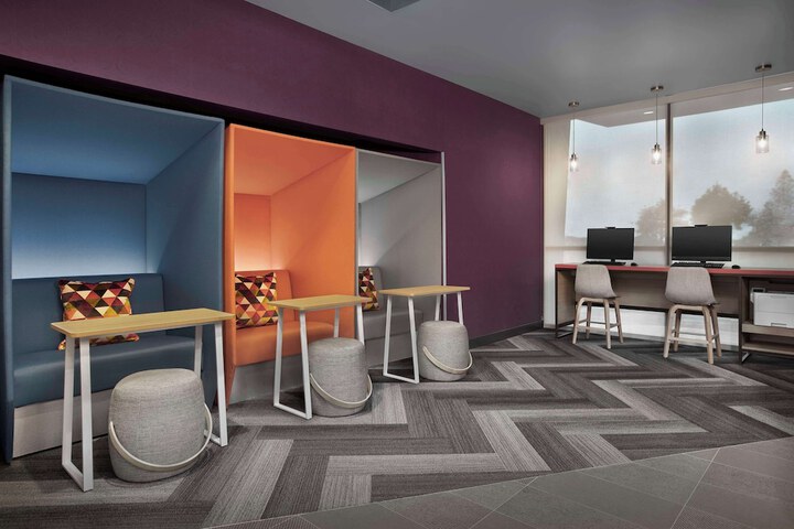 Business Center 27 of 29