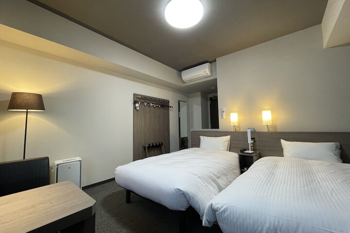 Room 6 of 38