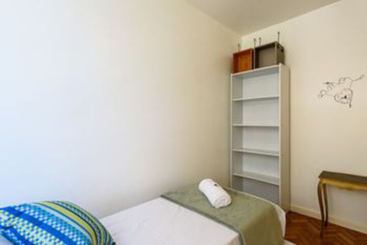 Room 15 of 38