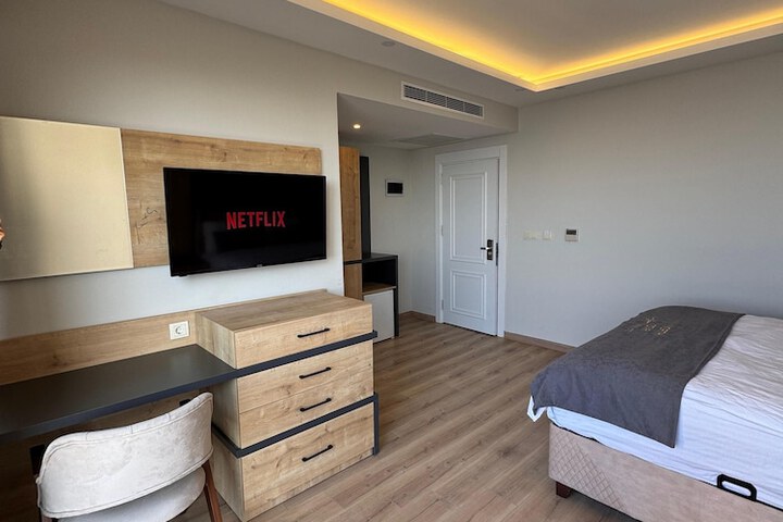 Room 4 of 48