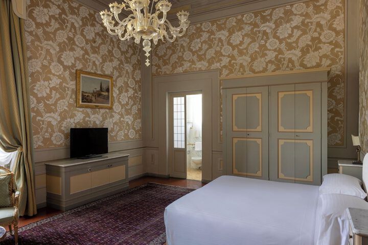 Room 41 of 100