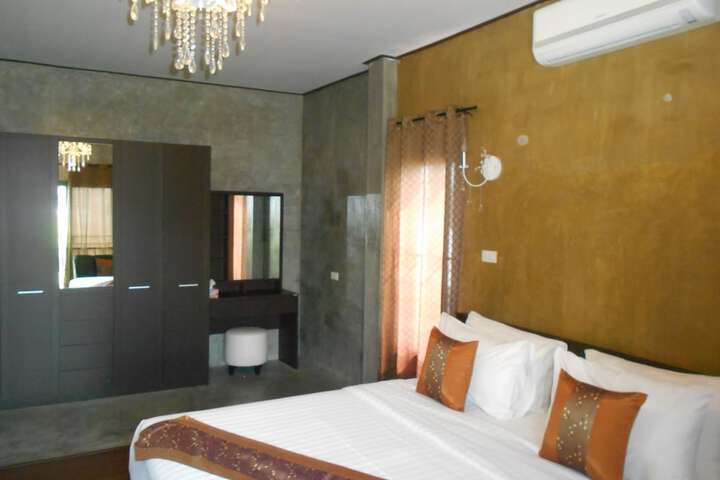 Room 6 of 49