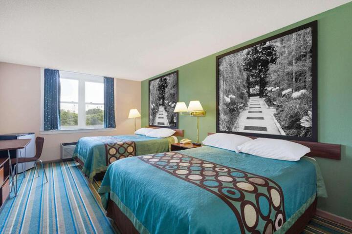 2 Queen Beds (3 of 12)