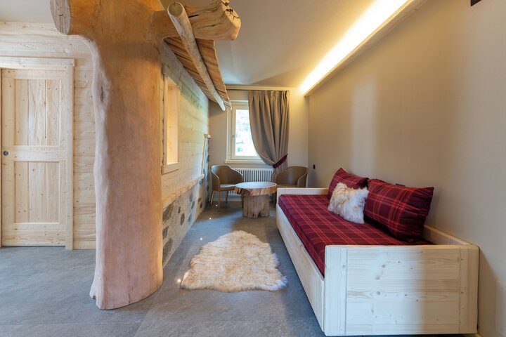 Room 76 of 172