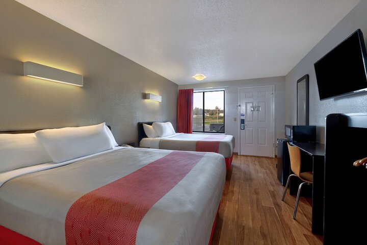 2 Queen Beds (2 of 11)