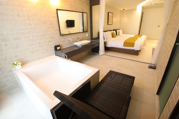 Room 34 of 84