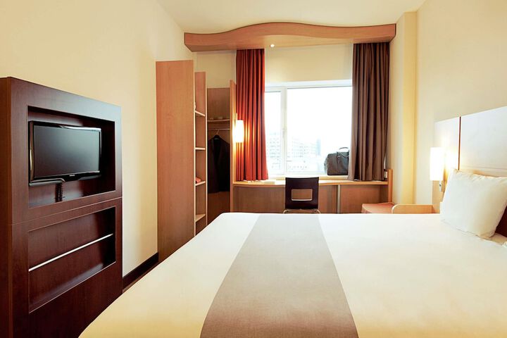 Room 10 of 39