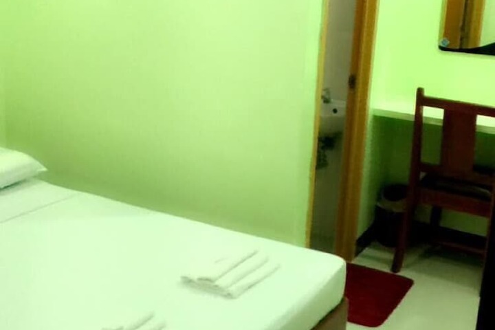 Room 10 of 25