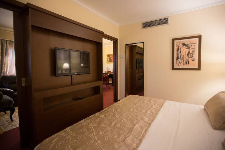 Room 12 of 65