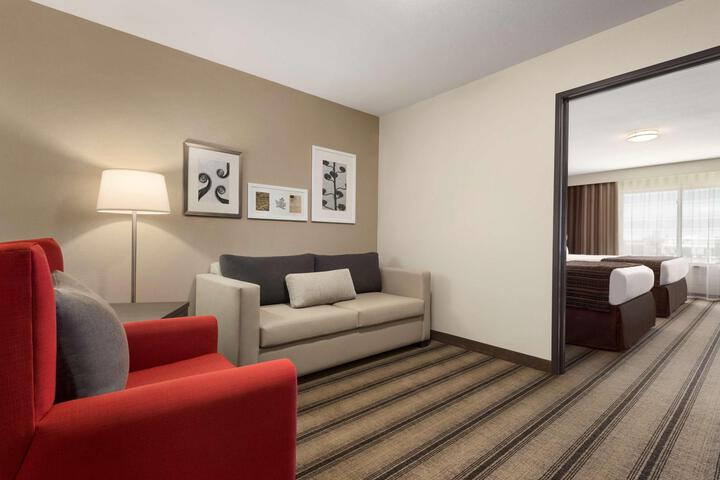 2 Queen Beds (1 of 4)
