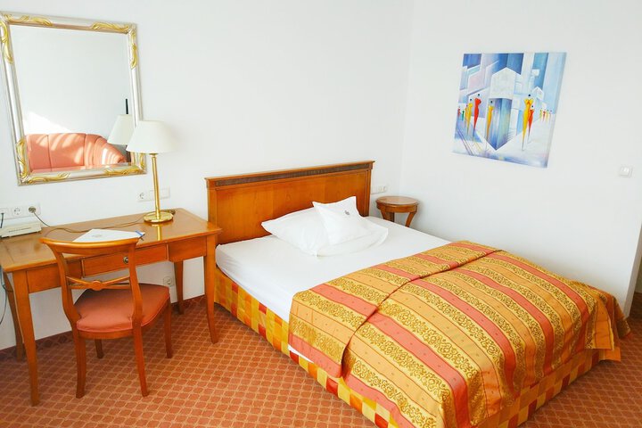 Room 13 of 71