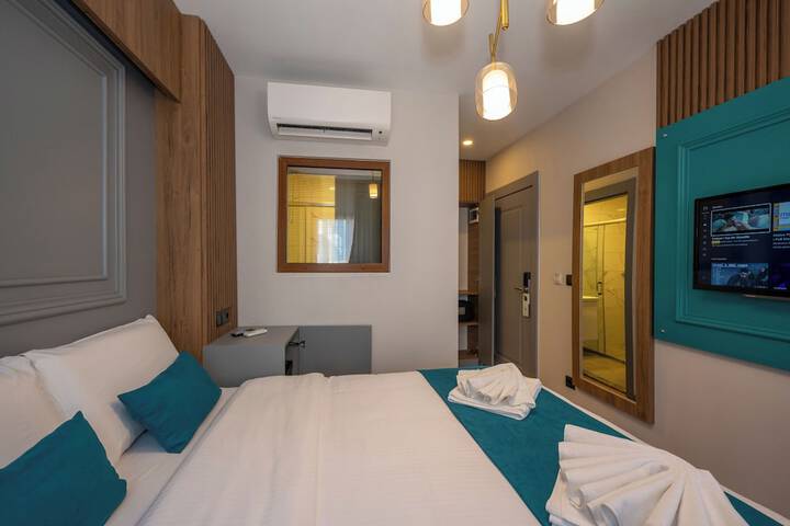 Room 15 of 32