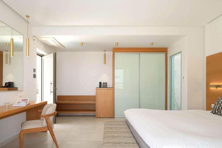 Room 35 of 160