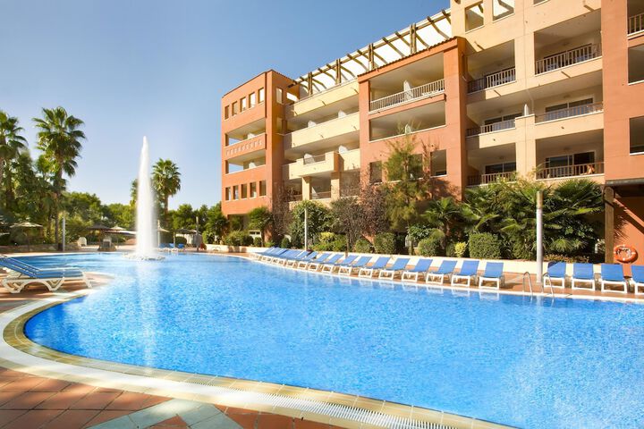 Hotel Pool