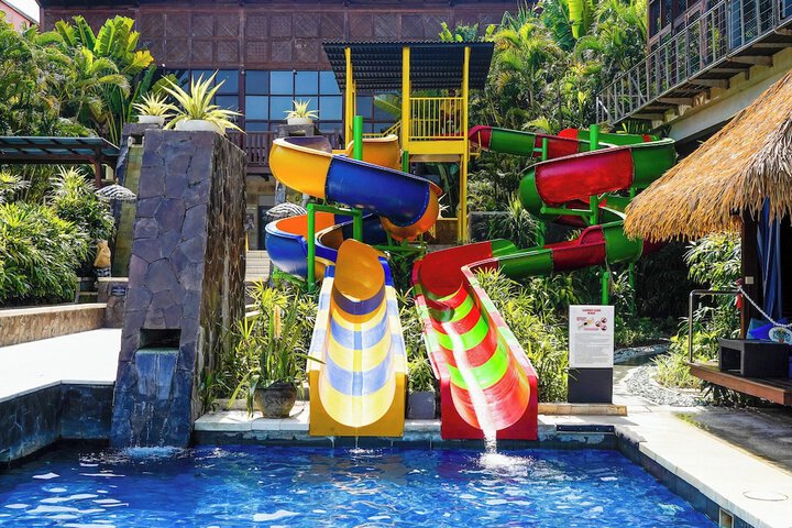 Hotel Pool