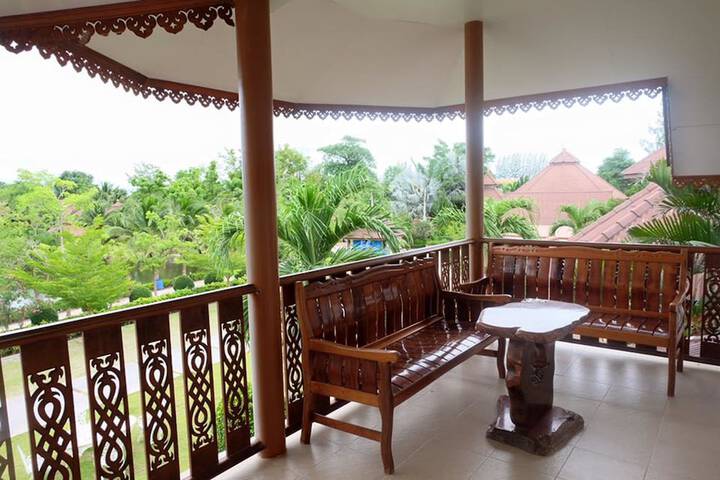 Room 4 of 20