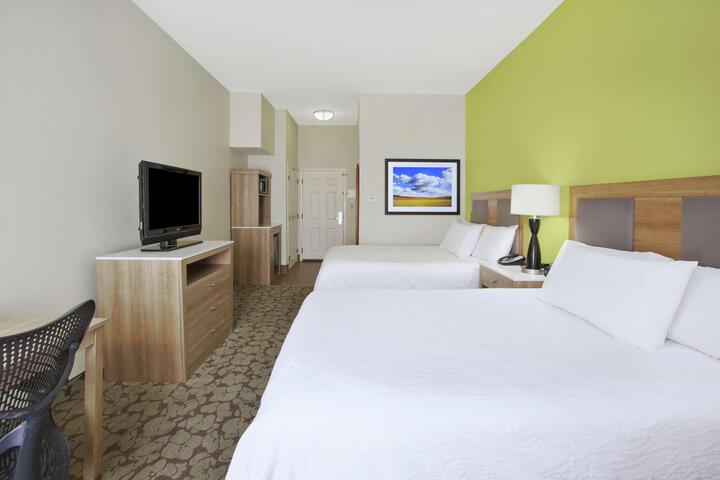 2 Queen Beds (3 of 13)