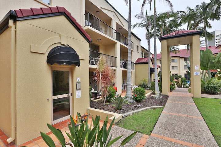 Hotel Exterior 36 of 37