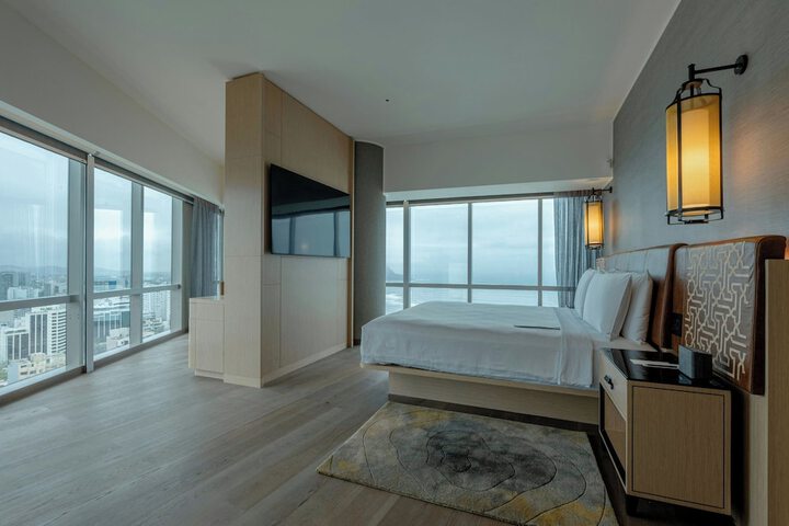 Room 32 of 196