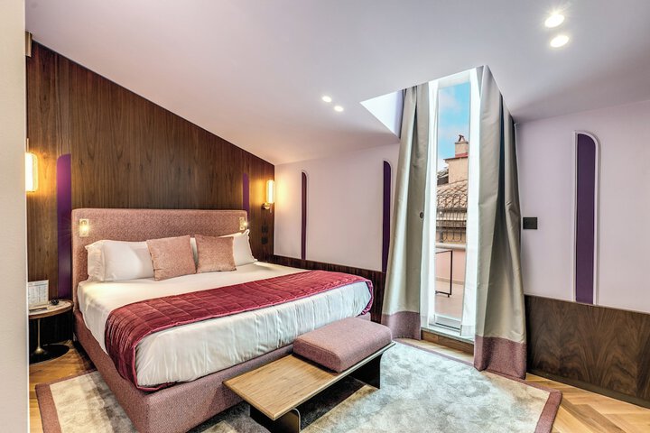 Room 46 of 85
