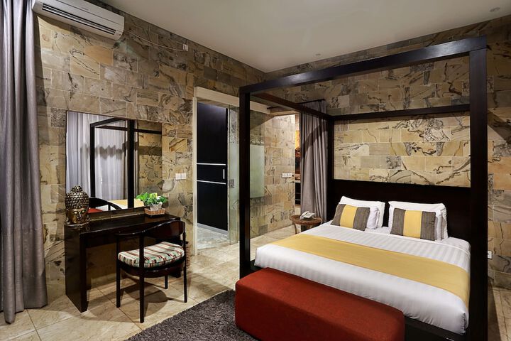 Room 4 of 55