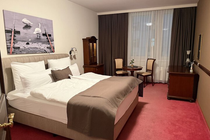 Room 6 of 20